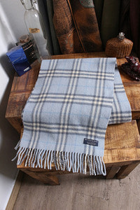 BURBERRY LONDON (29cm x 142cm) made in ENGLAND &quot;LAMBS WOOL&quot;